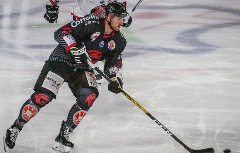 L’ancien Prince Georges Cougar Dan Gibb a trouvé un travail stable en tant qu’homme défensif de hockey professionnel qui joue pour Amiens Gothic en Ligue 1 française.