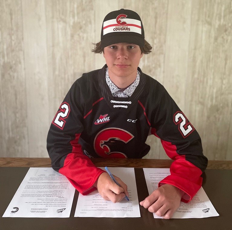 Lee Shurgot signs
