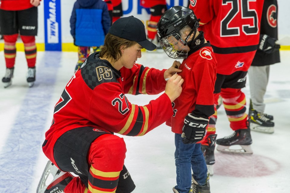 riley-heidt-autograph-session-nov-13-2022