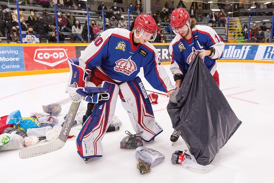 spruce-kings-drop-the-gloves