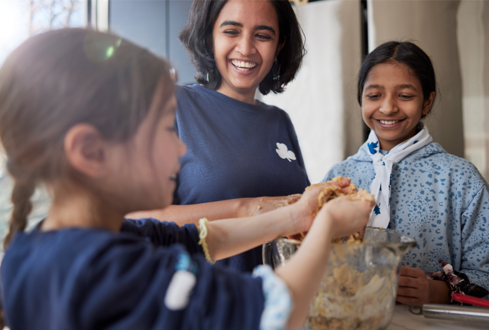 girl-guides-volunteers
