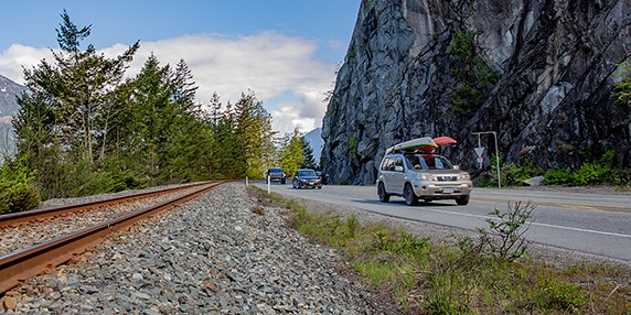suv-with-kayaks_newsroom