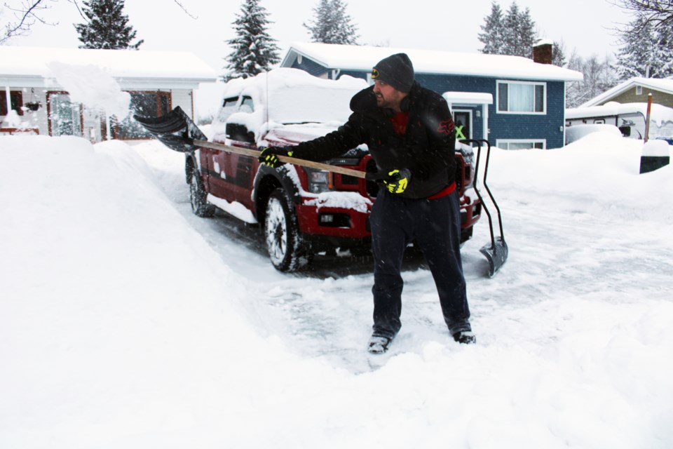 snow-dylan-sandy-driveway-feb-1-2023