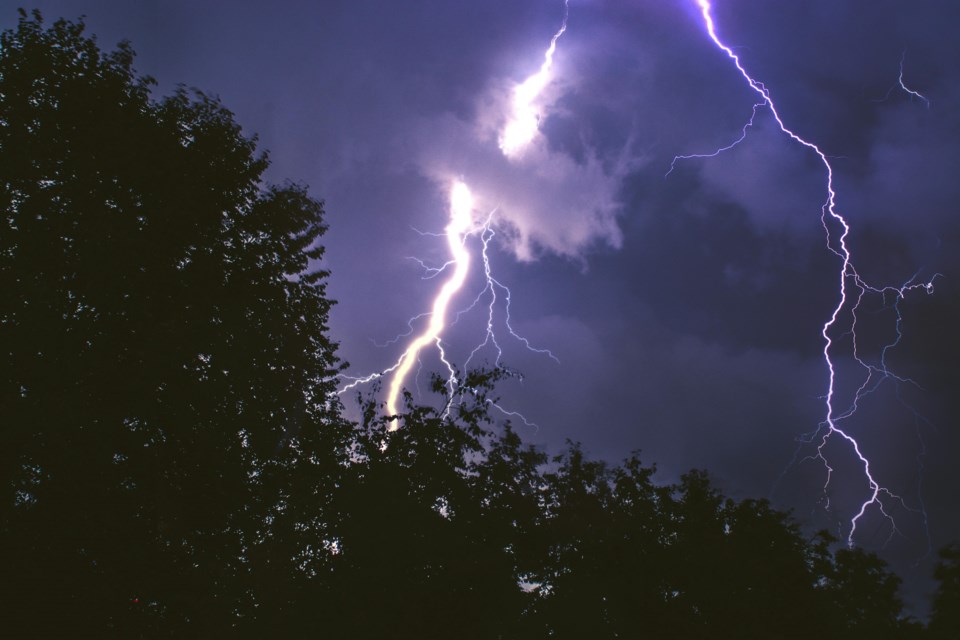 pgc-lightning-tanya-gorelova-2199357-3933949
