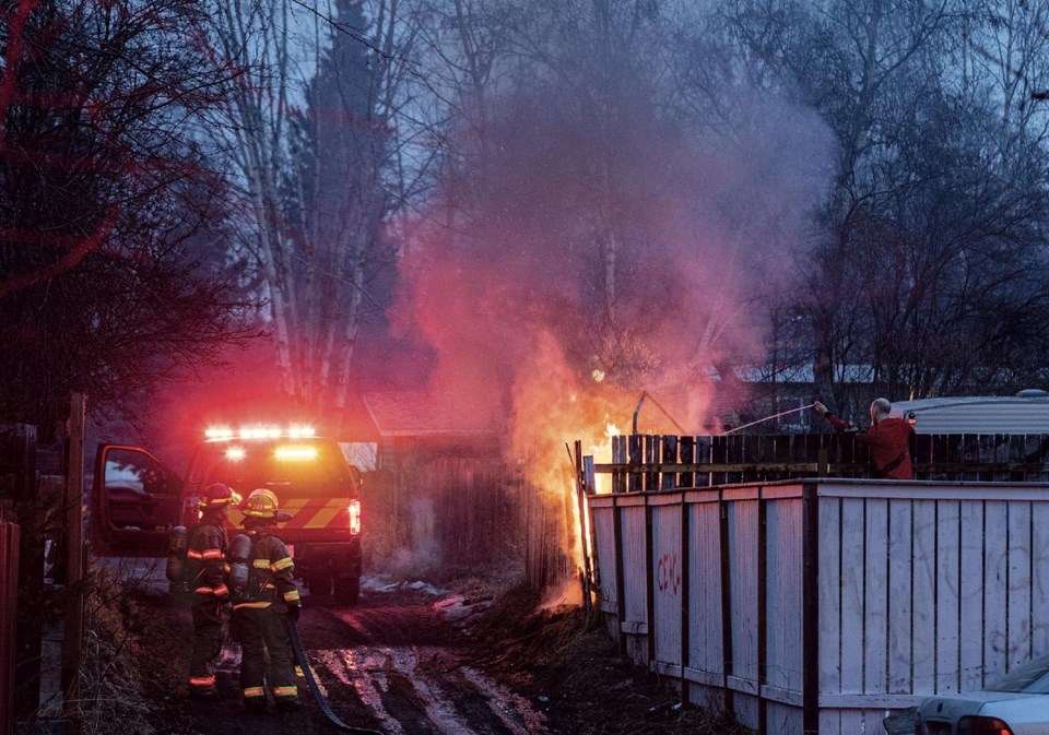 Firefighters knock down backyard blaze on Oak Street