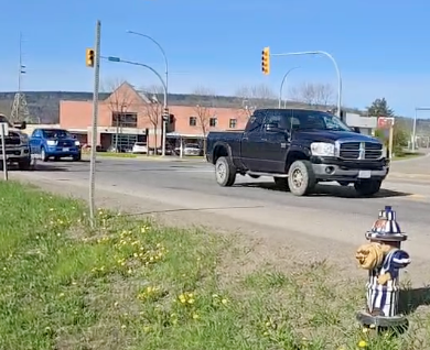 Vehicles believed to belong to a family ordered to leave Haida Gwaii pass through Quesnel on Wednesday, April 30, 2025.