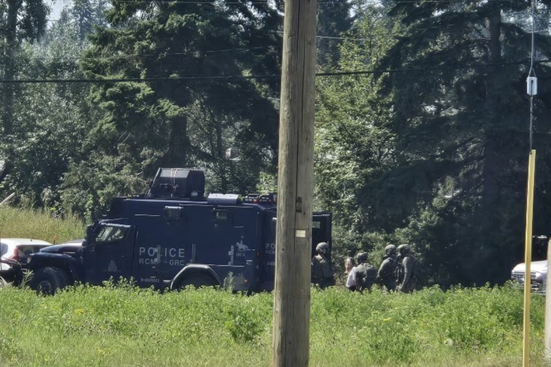 クラブ RAVER ASSAULT ATTACK Flashbangs and smoke bombs used as Prince George RCMP make