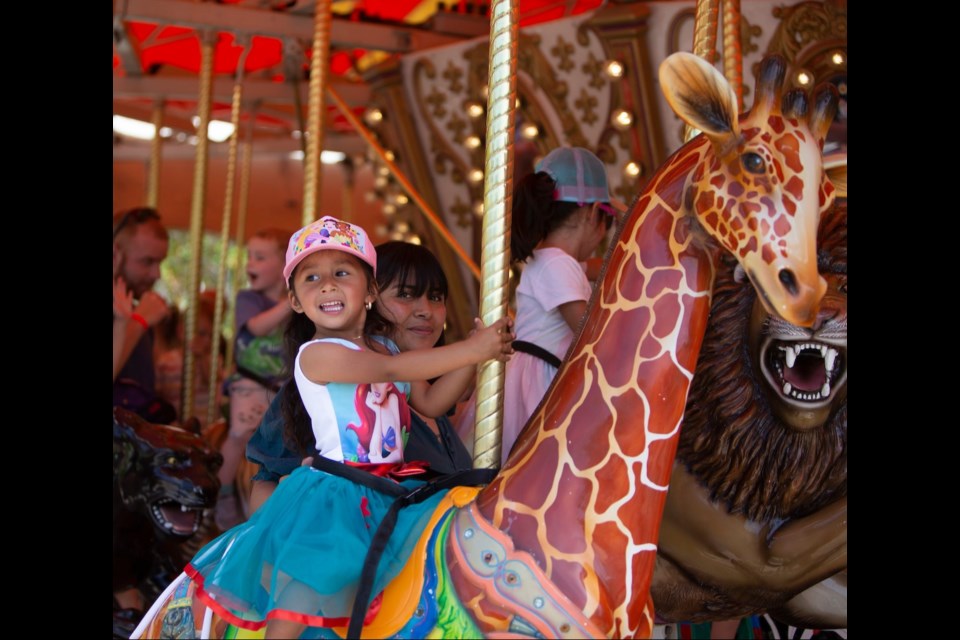 Día del Niño activities at the zoo include live music and games, face painting, special bilingual animal presentations, carousel rides, folkloric dancing, piñatas and more.