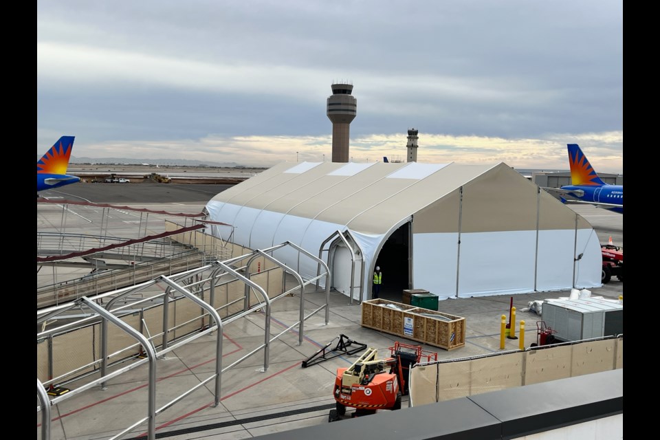Phoenix-Mesa Gateway Airport and local general contractor McCarthy Building Companies have constructed a temporary tension fabric structure to accommodate the increasing number of passengers at the growing airport during its terminal expansion project.