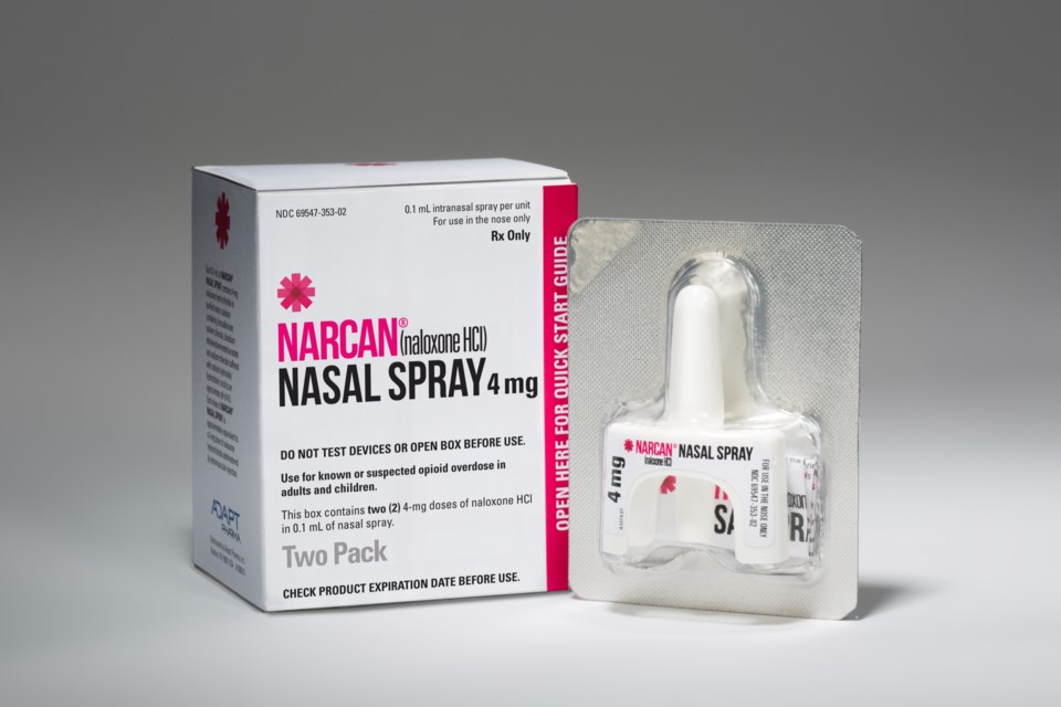 A program administered by the Arizona Department of Health Services helps Arizona emergency responders save lives by providing lifesaving naloxone to administer or leave behind when responding to opioid overdoses. 