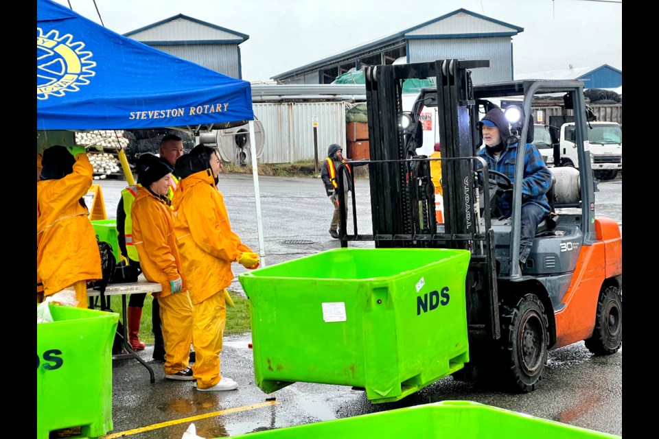 The annual charity herring sale went smoothly without a hitch on Saturday.