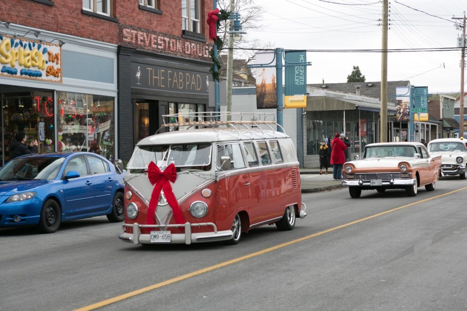 Steveston Village sees return of Christmas Classic Cars Richmond News