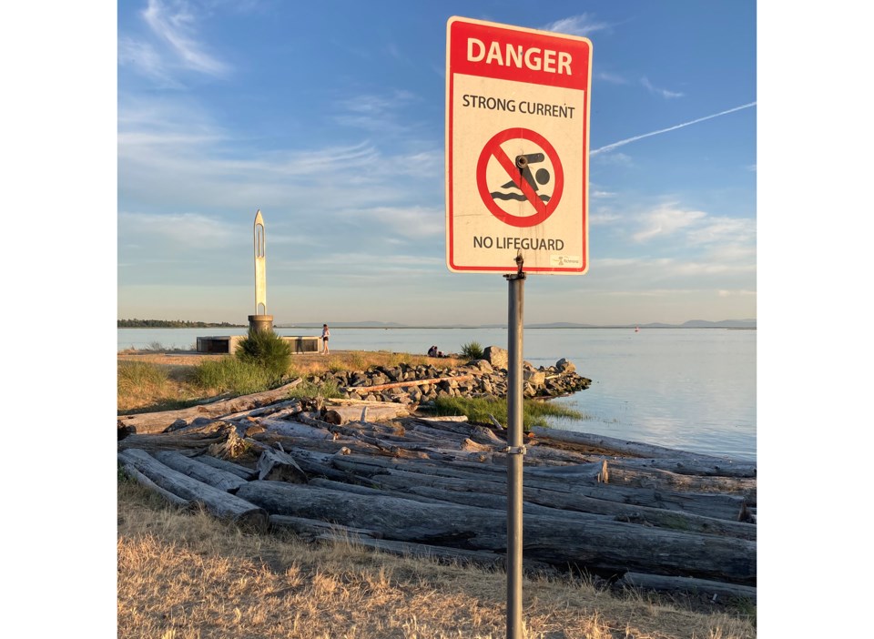 Water danger sign Garry Point