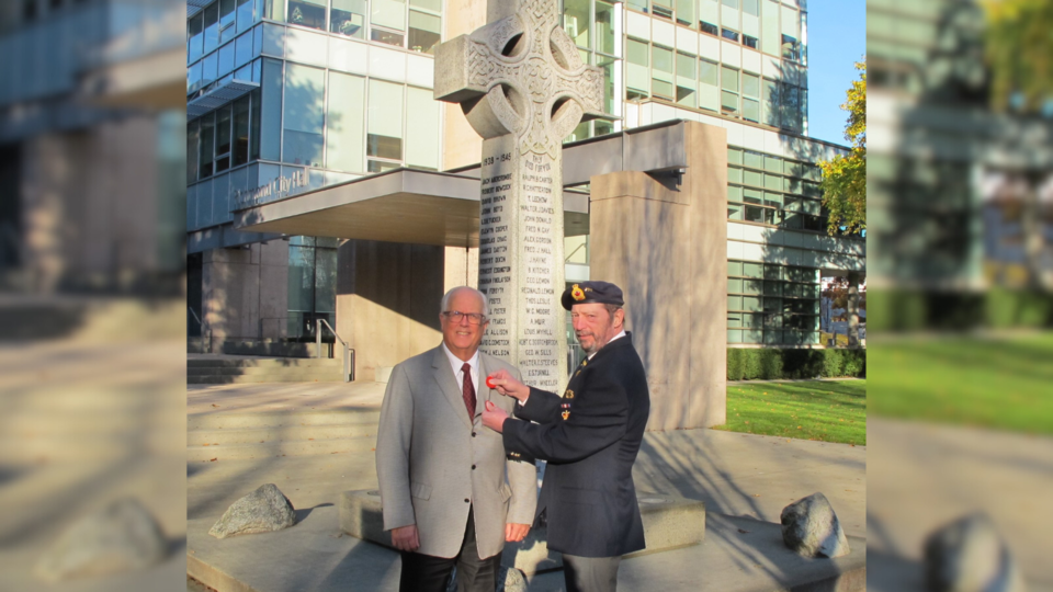 mayor-malcolm-brodie-poppy