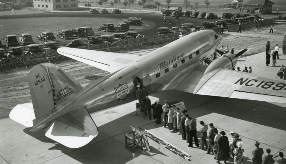 united-airlines-aircraft-the-mainliner-on-display-at-vancouver-airport-ca-1938-min
