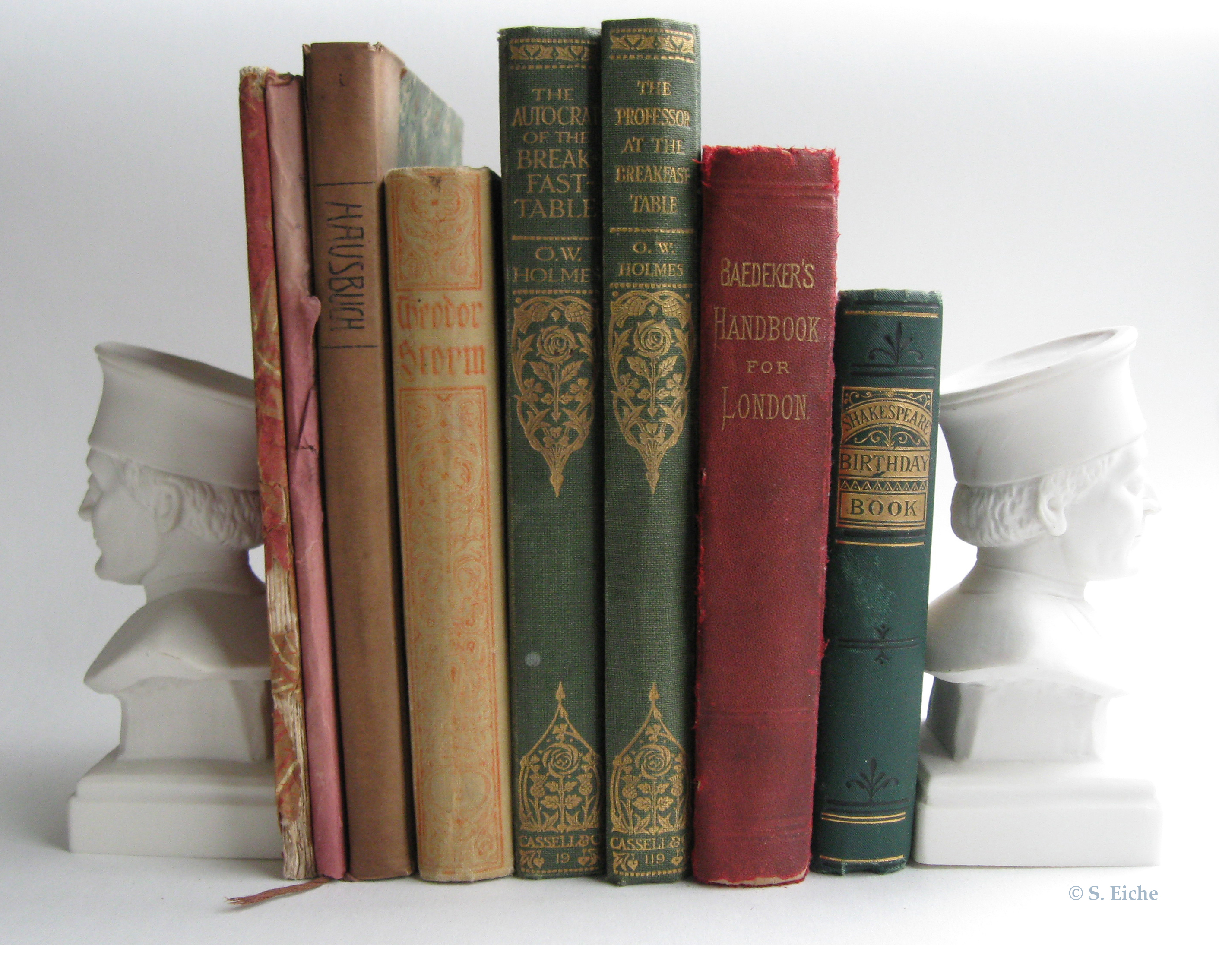 smell of old library books smell of old library books