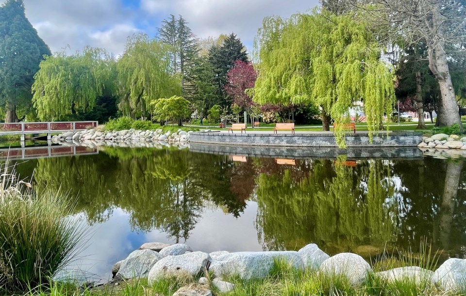 lay-tan-minoru-park-lakes