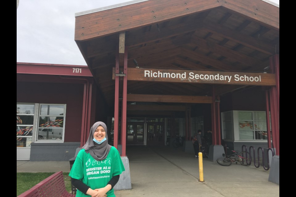 Rowah Gheriani and her friends led the Green Shirt Day initiative at Richmond Secondary School.