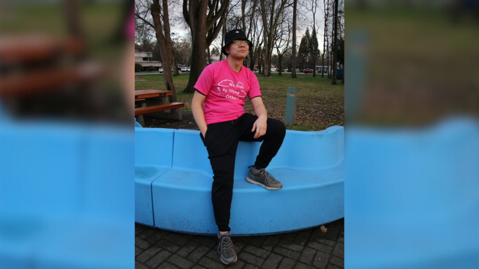 botao-chen-pink-shirt