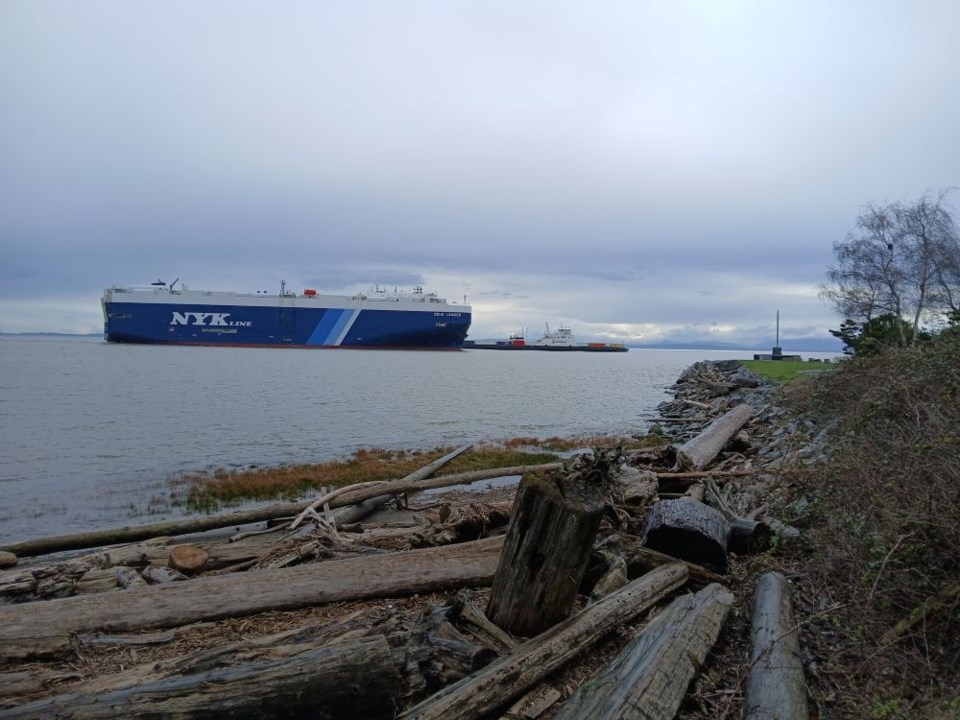 keith-van-vliet-cargo-ship-garry-point-2