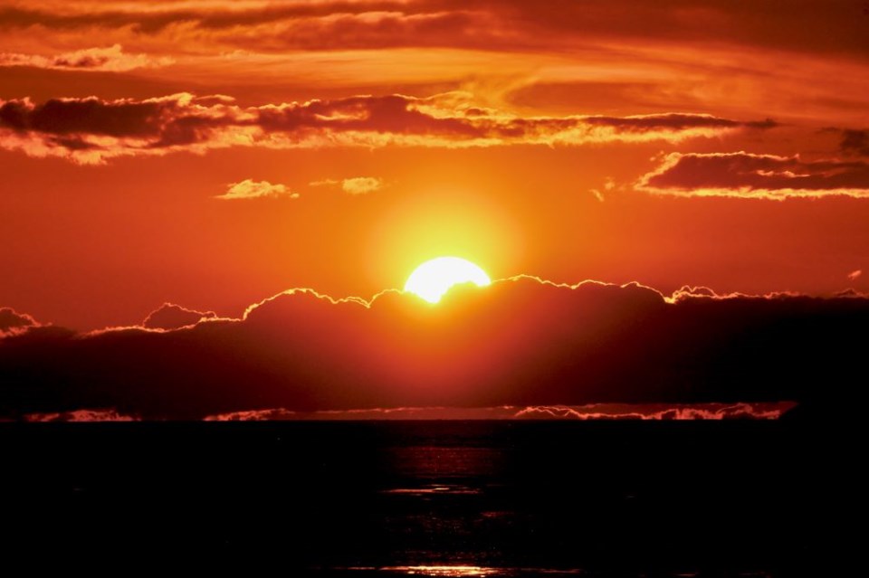 lay-tan-sunset-terra-nova-dyke