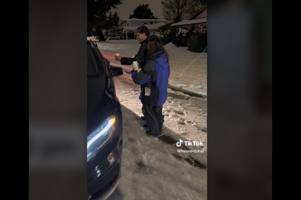 A Richmond family took the streets to offer drinks and help to those stranded in their car during Tuesday's snowstorm.