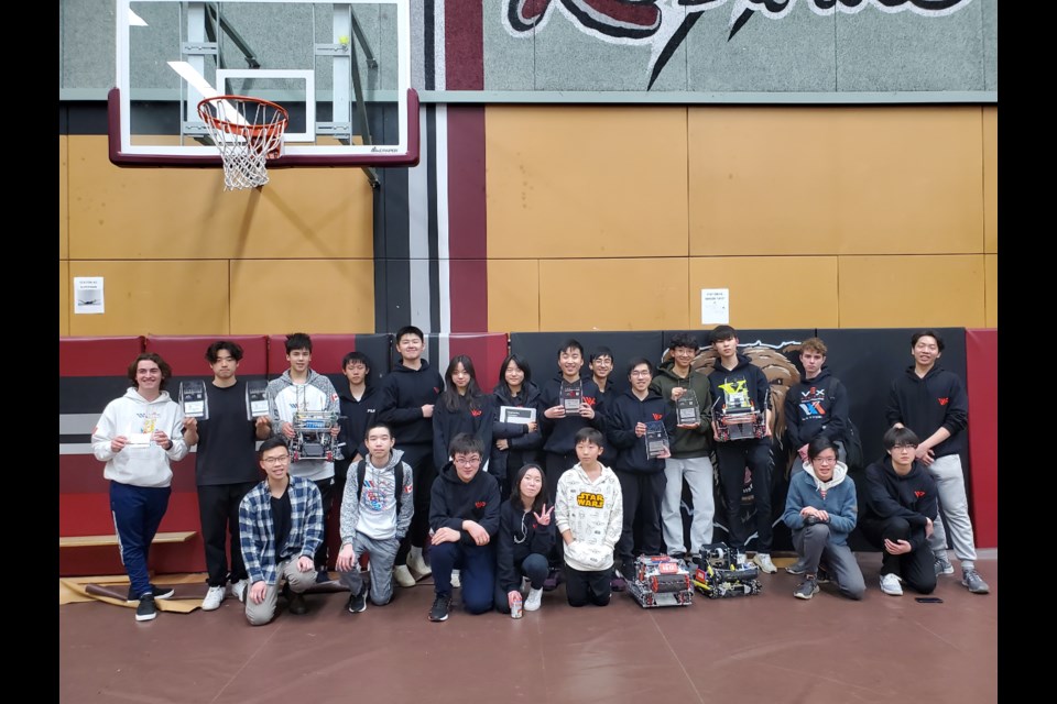 WPRA's high school teams posing with their coaches and team Ten Ton robots, their alliance partners. (Top left to right) Cooper Brosgall, Barry He, Alan Crawford, Oscar Cao, Laurence Chen, Sharon Diao, Juliane Yu, Ethan Yang, Evan Liu, Braden Lam, Alan Sun, Edward, Alex, Coach Winson Liang.
(Bottom left to right) Coach Nevin Li, Alan Chen, Hubert Kuang, Alyssa Lu, William Qiu, Matthias, Alan Li.