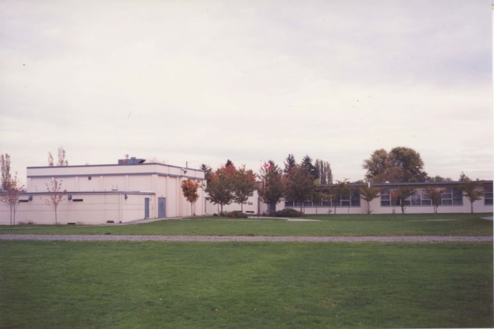 2012-68-8671-odlin-crescent-harry-eburne-school-1989