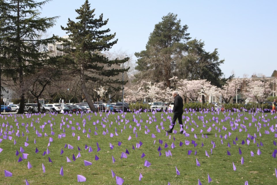 A rally was held on Friday morning to commemorate victims of drug poisoning.