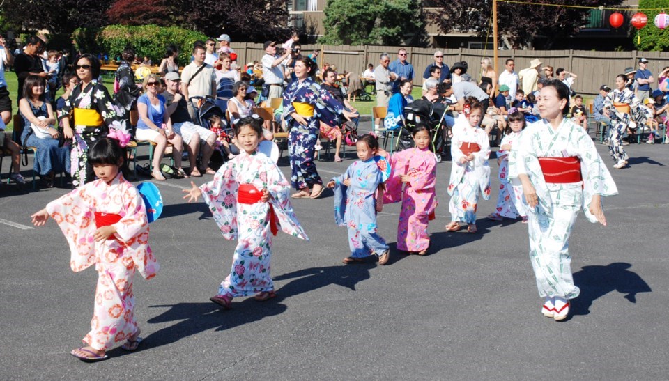 bon-odori-buddhist-festival-steveston