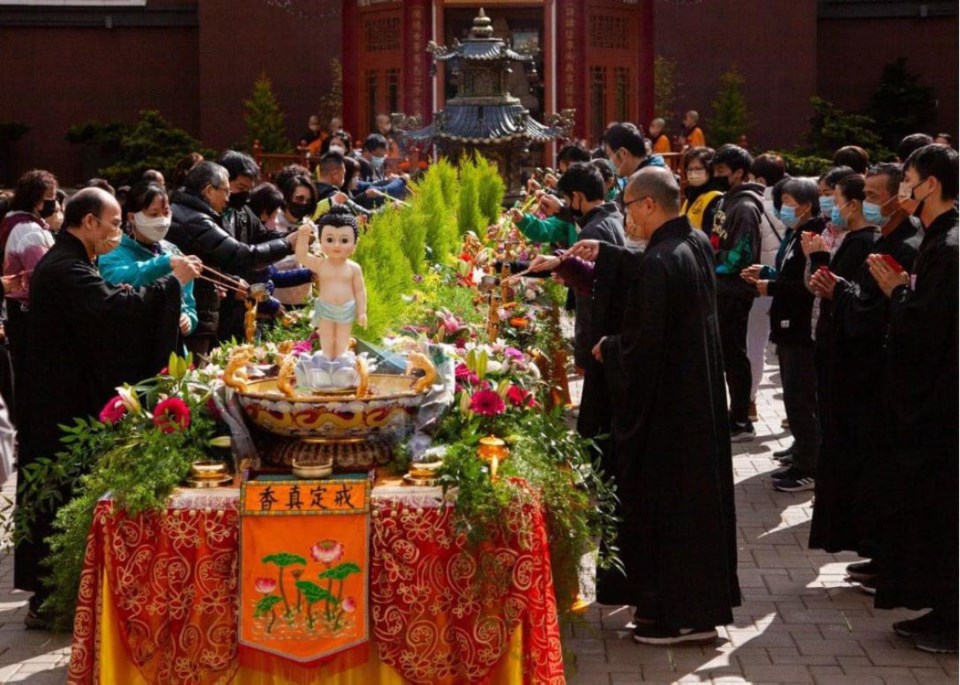 buddha-bathing-ceremony-lingyen