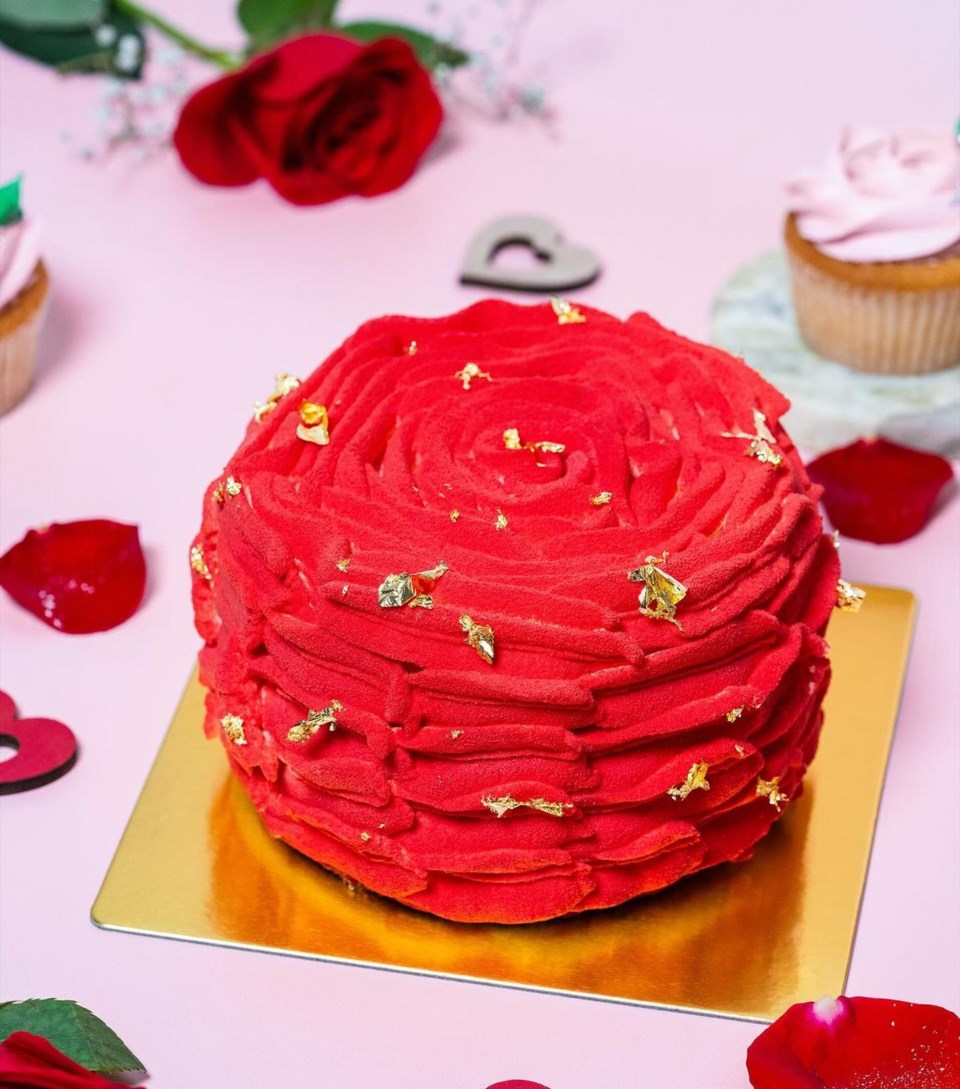 daan-go-rose-cake