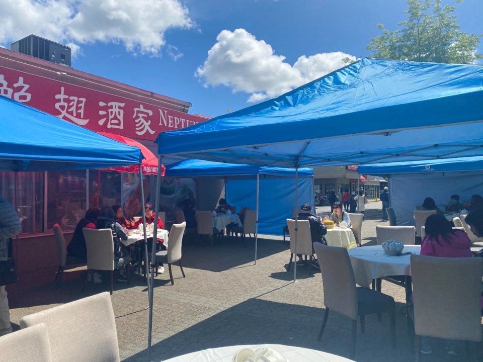 Outdoor dim sum