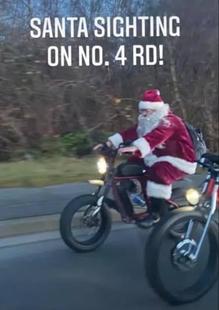 Justin Ruscheinski, dressed as Santa Claus, was spotted by residents this past weekend. Photo: Nikki Kanani Cvitanović (Nikki Lau)   