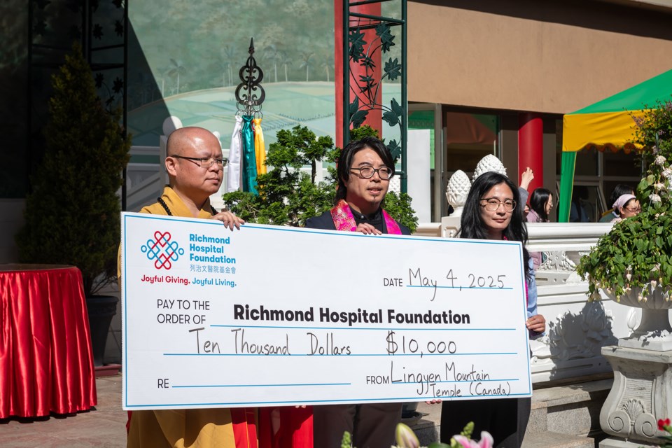 lingyen-mountain-temple-canada-cheque-presentation-2025