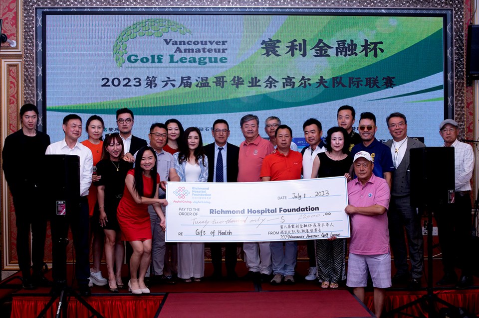 vancouver-amateur-golf-league-cheque-presentation
