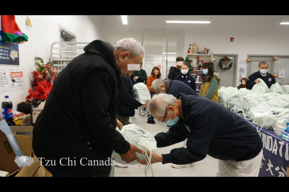 The Tzu Chi Foundation’s Richmond branch delivered gift bags with hygiene products to Salvation Army.