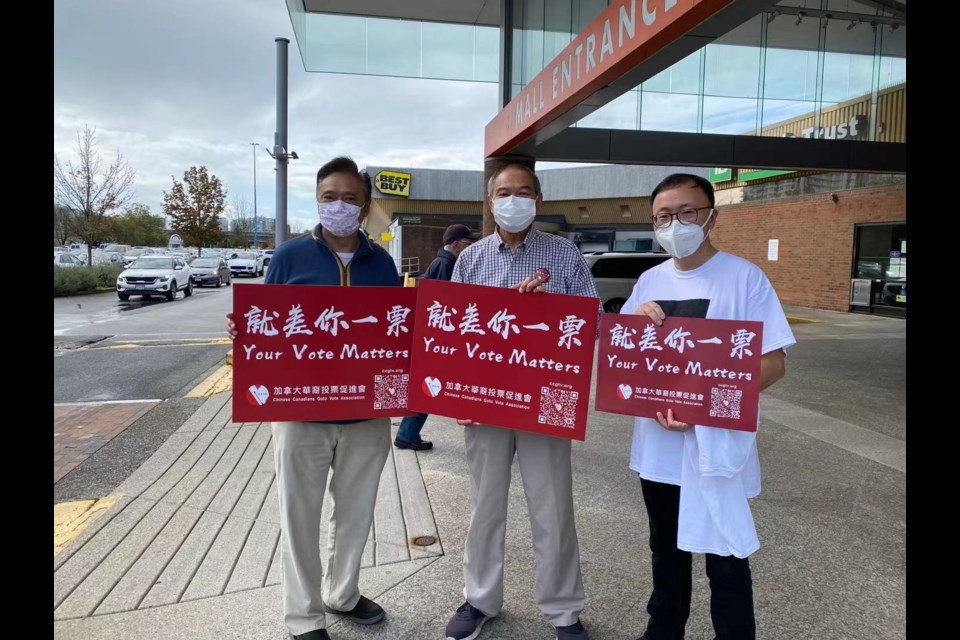 Volunteers gathered at Lansdowne Centre on Saturday, part of a campaign to encourage the local Chinese-speaking community to vote in the upcoming federal election.