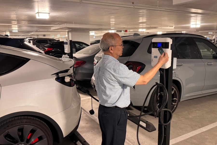 New electric vehicle chargers have been installed at Richmond Centre condos.
