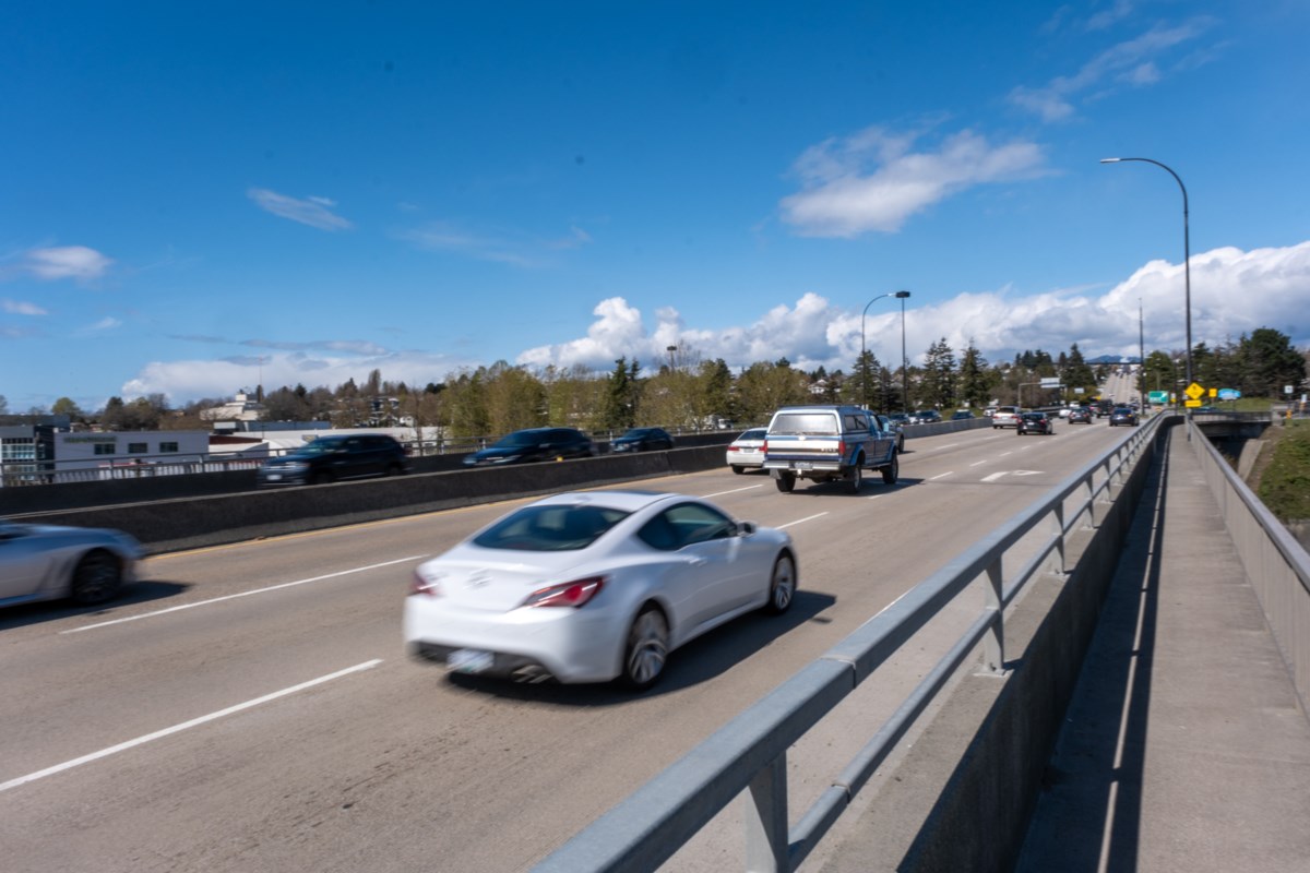 What is Knight Street Bridge's new paving made of?