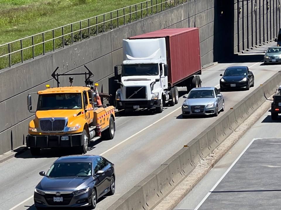 massey tunnel stall cleared