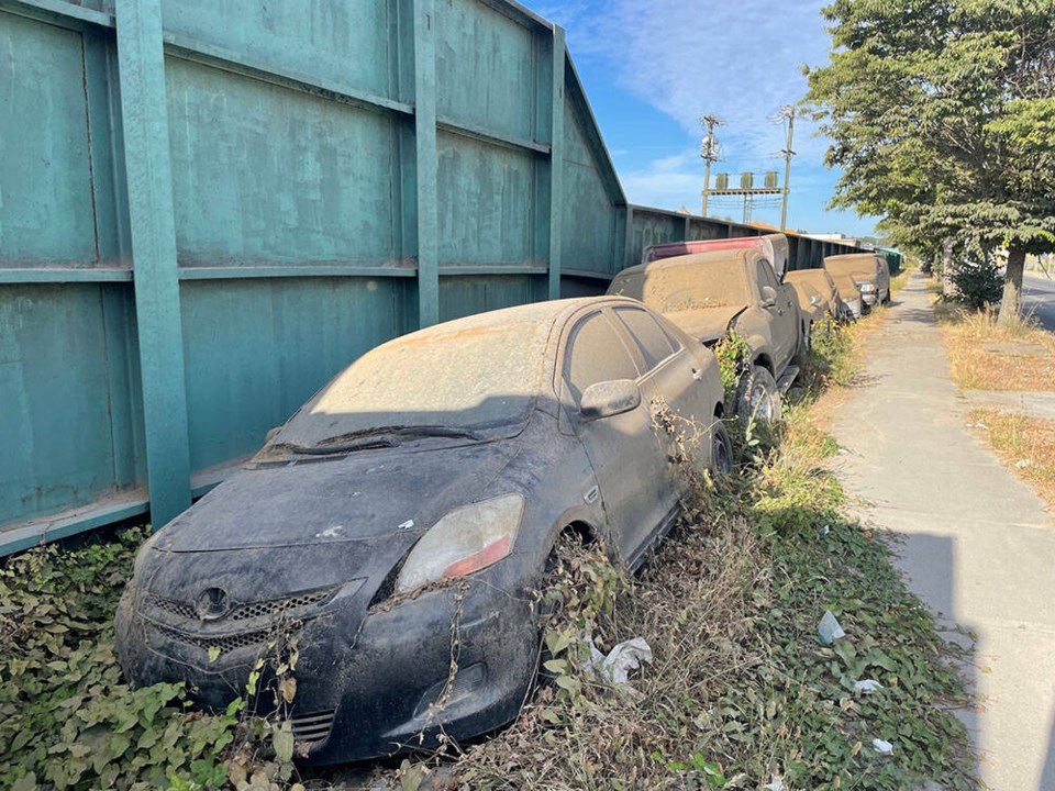 web1_abandoned-cars