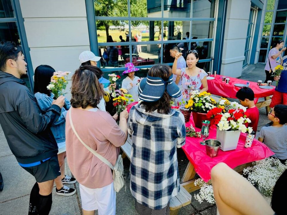 web1_canada-day-flower-party_1
