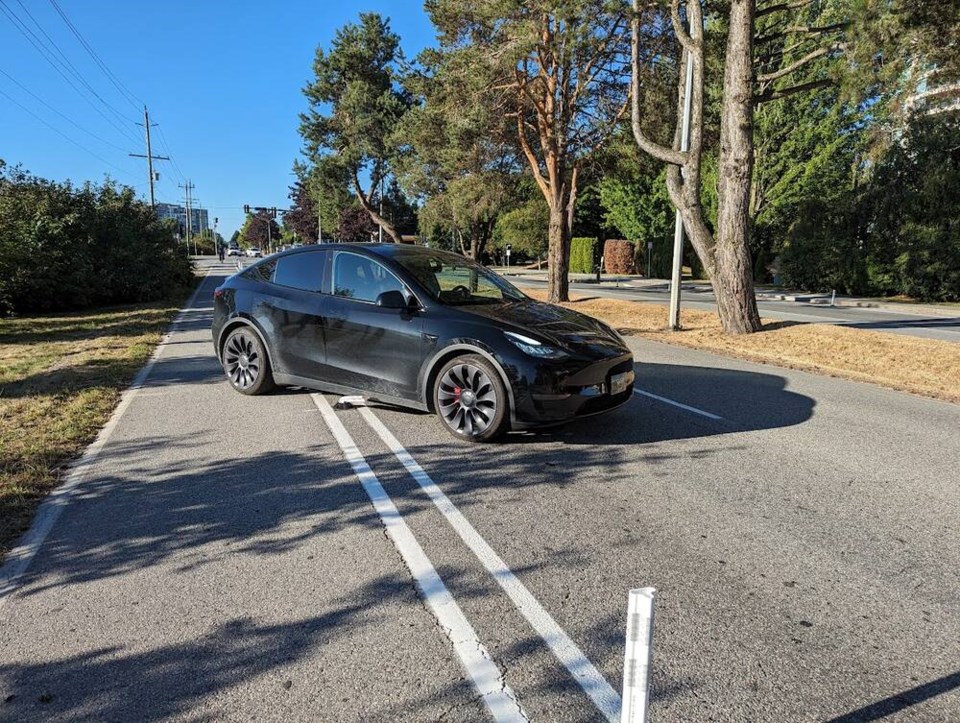 web1_bike-lane-delineator_1