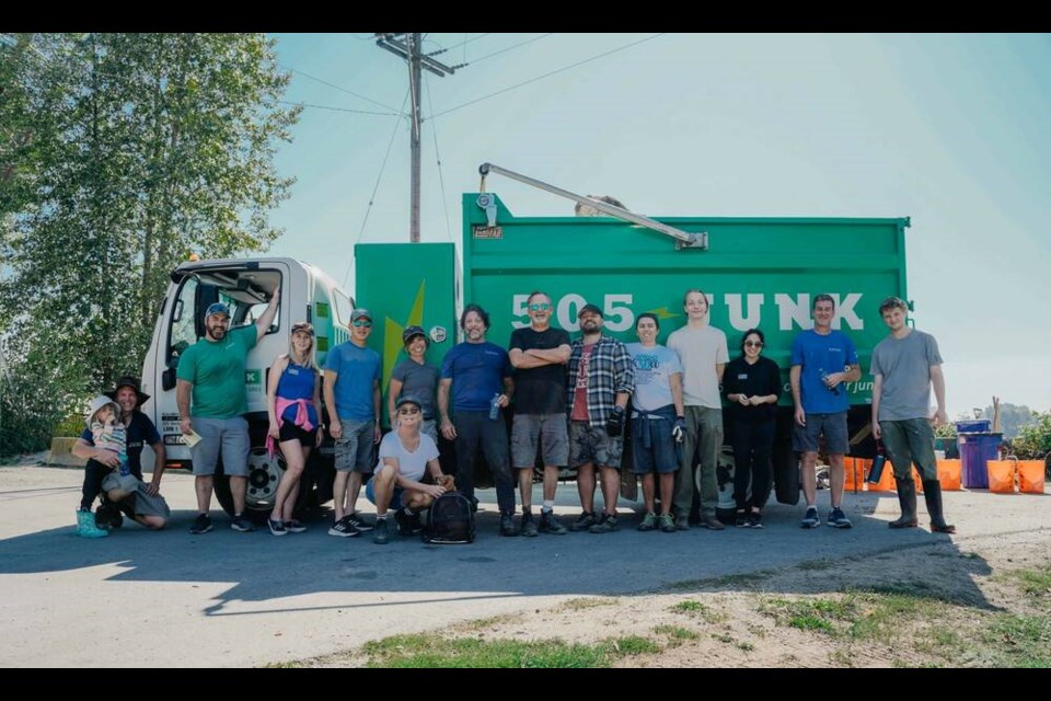 Volunteers and organizers of the shoreline clean-up at Nelson Road location. Tersa Hao photo