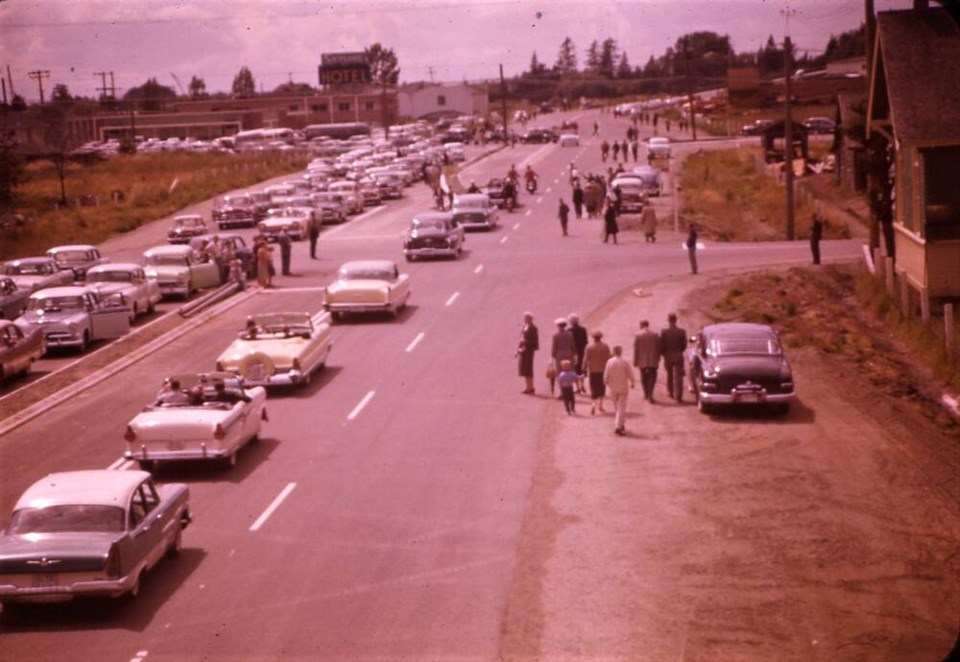 web1_oak-street-bridge-opening