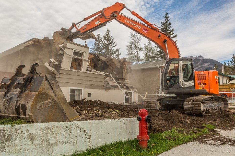 20170523-exshaw-house-demolition-0001