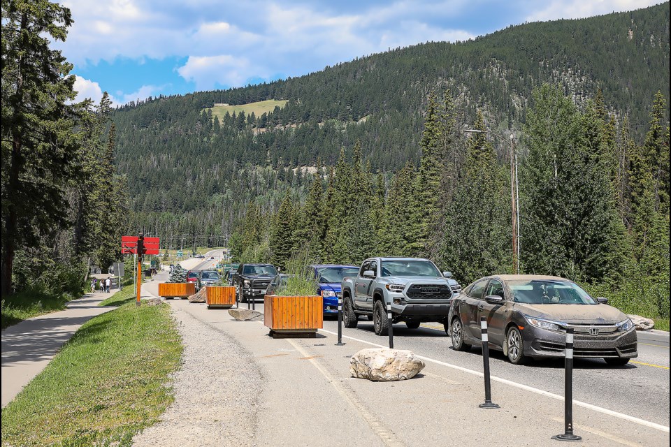 Traffic coming into Banff on July 31, 2022. JUNGMIN HAM RMO PHOTO