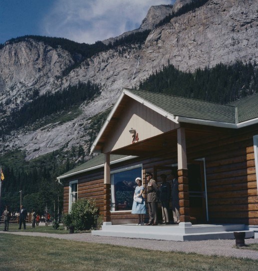 Queen Elizabeth and Prince Philip at the Royal Canadian Army Cadet National Camp in Banff in 1959.
LAC 4301806