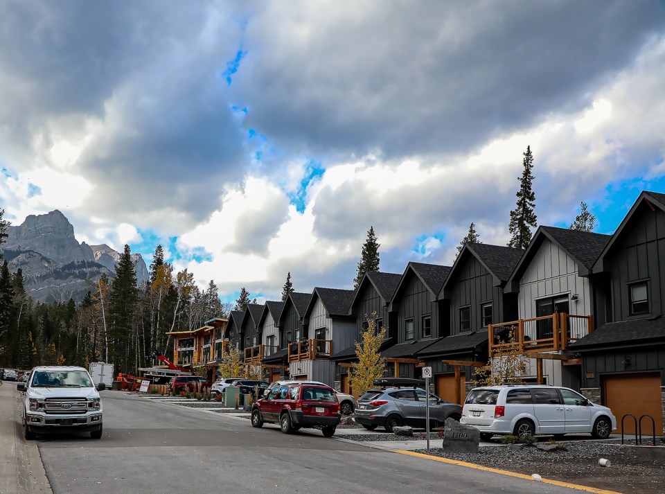 20221020-canmore-community-housing-lawrence-grassi-ridge-jh-0001